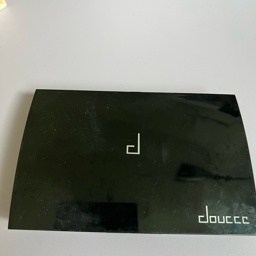 Doucce Freematic Eyeshadow Pro Palette